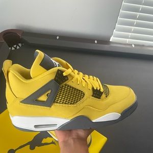 Jordan 4 Lightning 2021 - Brand New